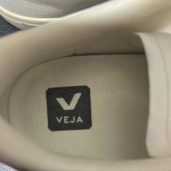 Veja White Women's Sneakers - Picture 2 of 5